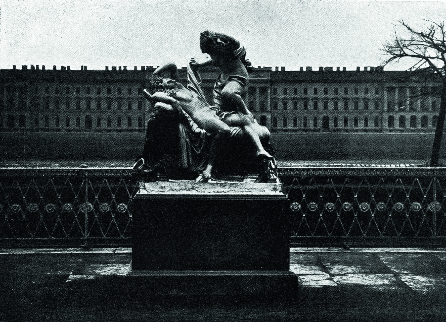 Амур и Психея. Мраморная статуя в Летнем саду в Спб.